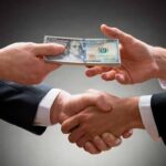Коррупцияга қарши кураш ёхуд ҳар бир фуқаронинг 5 та амалий қадами  Коррупция — бу нафақат давлатнинг, балки ҳар биримизнинг келажагимизга таҳдид солувчи иллат. Бу ёвузликка қарши кураш фақат ҳуқуқни муҳофаза қилиш органларининг иши эмас, балки бутун жамиятнинг, ҳар бир ҳалол фуқаронинг бурчидир. Кўпчилик «оддий одам нима қила олади?» деб ўйлайди.